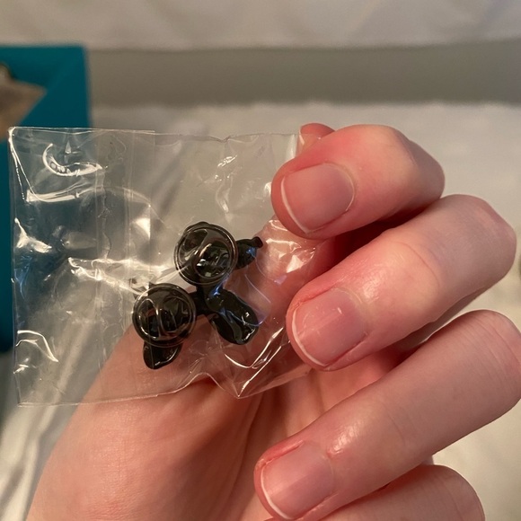 BALLOON Dog Enamel Pin - Picture 2 of 2